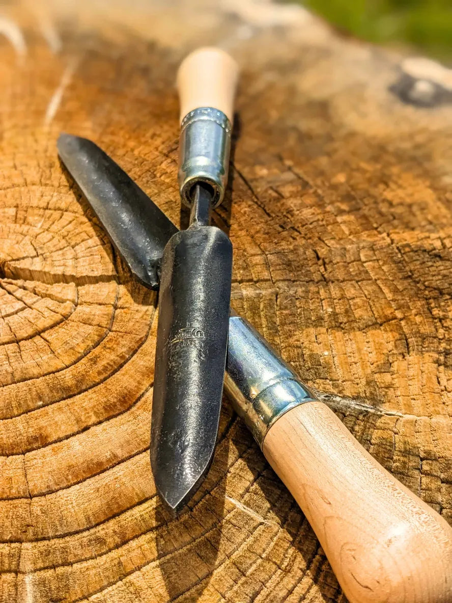 Sharp Shooter Trowel Homestead Iron point towards viewer